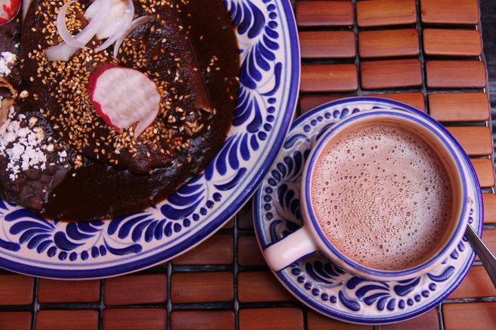 昼食前にほくろを本物のメキシコ風にする方法を学ぶ