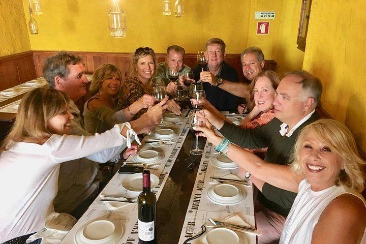 Wein & Essen Abendspaziergang in Ponta Delgada, inkl. Abendessen