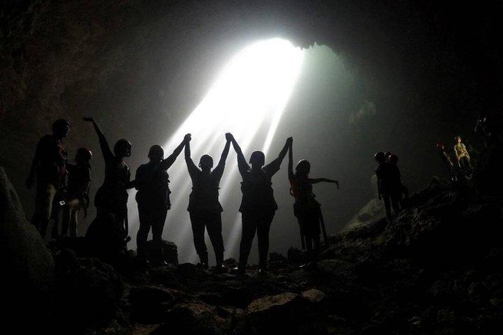 Explora Jomblang y Pindul Cave Tour