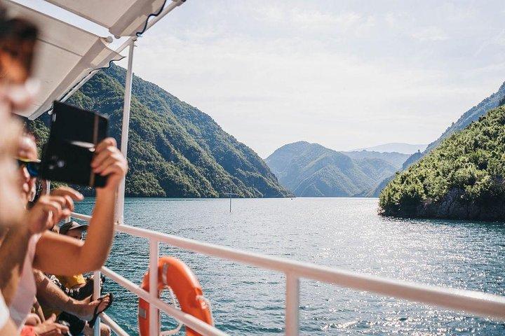 Halvprivate vandreture; Theth, Valbona og Koman Lake på 3 dage