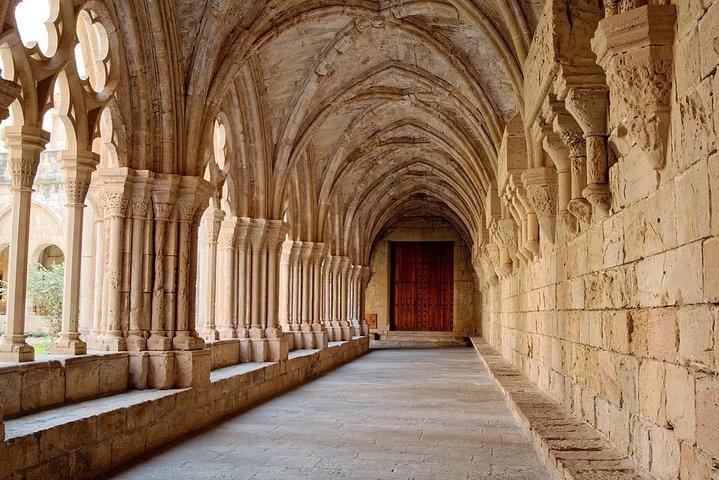 Montserrat y Monasterio De Poblet -Grupo reducido recogida hotel desde Barcelona