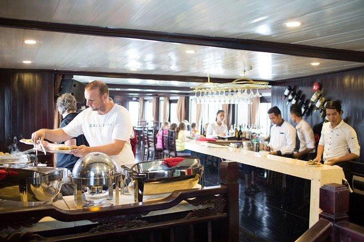 Top-bewertete Luxus-Halong Bay 2-Tages-Kreuzfahrt Inklusive Hanoi-Transfer