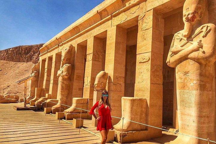 Full Day Tour til Luxor øst og vest bank templer og grave fra Hurghada