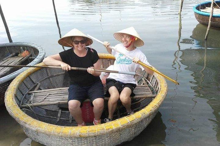 Basket Boat Ride per visitare Coconut Jungle e Hoi An Walking Tour con mercato notturno