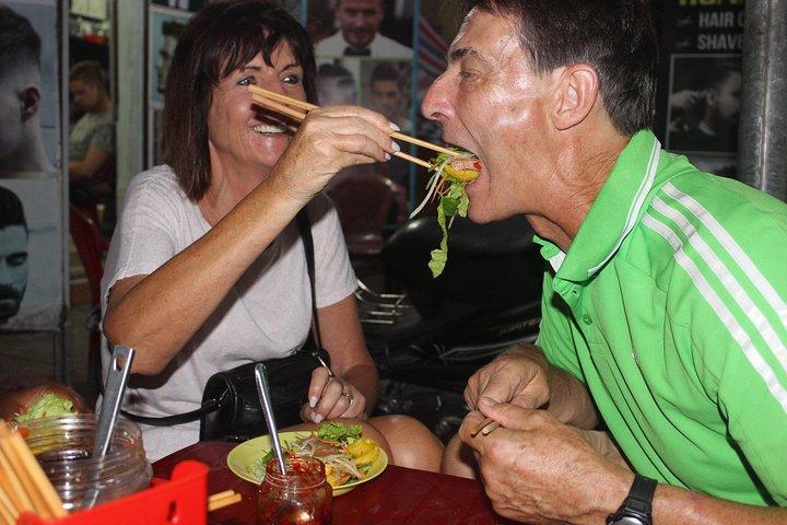 Helping Hand Food Tour con visitar el orfanato Hoi An