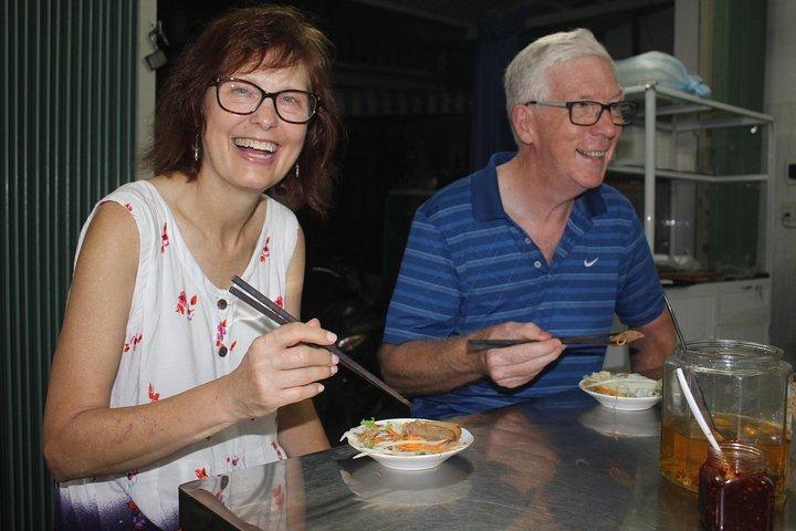 Helping Hand Food Tour con visitar el orfanato Hoi An