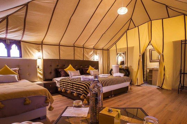 Merzouga Camel Trekking & Overnatning i Desert Camp