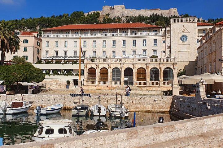 Excursion privée d'une journée à Hvar avec dégustation de vin