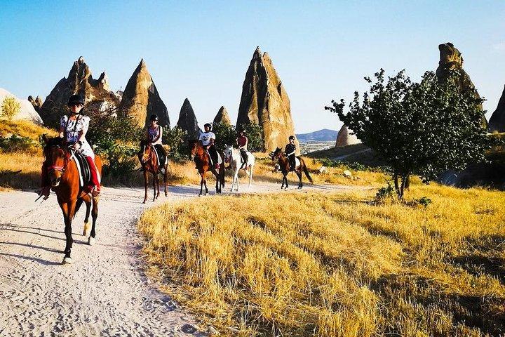 Verken Cappadocia-paardrijden in het Goreme National Park