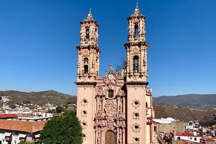Private Full-Day Tour to Taxco and Cacahuamilpa Grottoes