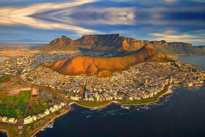 Airport Transfer: Airport CPT to Cape Town by Luxury Car