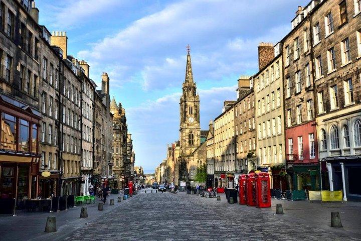 Trasferimento aeroportuale: dall'aeroporto EDI a Edimburgo con un furgone di lusso
