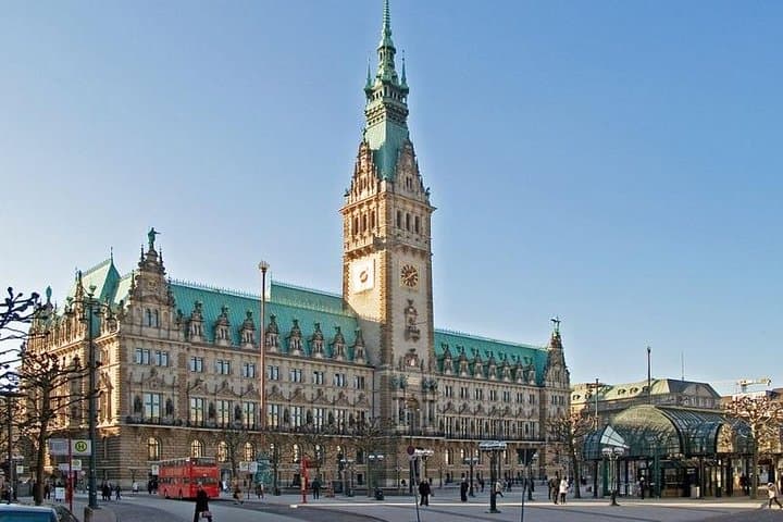 Airport Transfer: Hamburg Airport HAM to Hamburg by Business Car