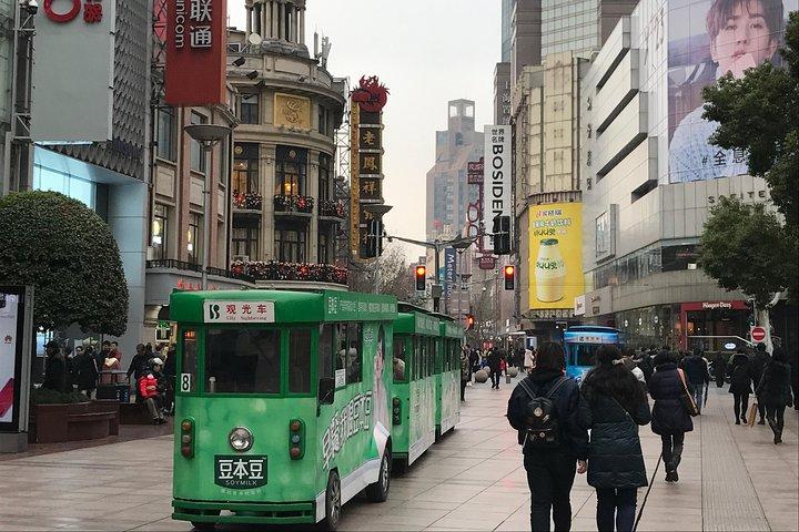ピックアップとランチ付き上海全日プライベートツアー