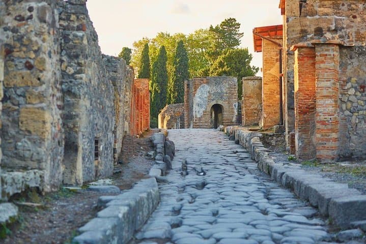 Day trip from Naples: Pompeii & Sorrento - private tour