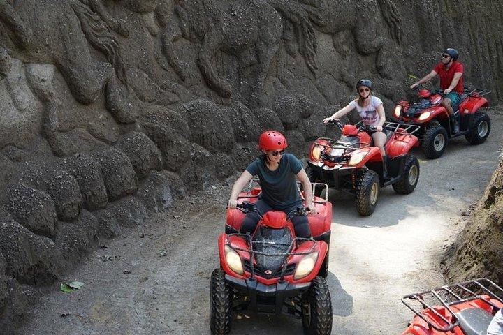 Jungle ATV Quad Bike durch Gorilla Face Cave