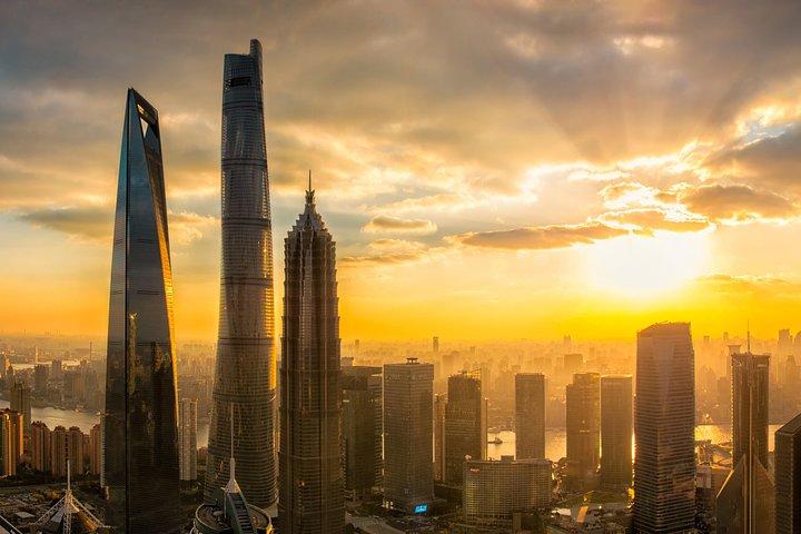 Private Tour mit der U-Bahn mit Shanghai Tower, Akrobatik und Xiaolongbao-Mittagessen