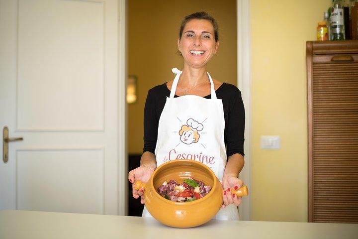Lunch eller middag och matlagning demo på ett lokalt hem i Viareggio