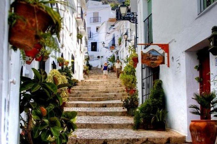 Excursão privada às cavernas de Nerja, Frigiliana e Nerja de Granada
