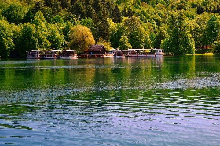 Von Zagreb nach Split oder Trogir: Privater Transfer mit den Plitvicer Seen