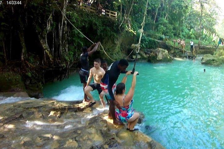 Tour combinado Blue Hole y Secret Falls más Dunn's River Falls