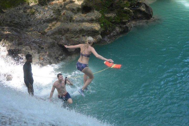 Blue Hole e Secret Falls mais Dunn's River Falls Combo Tour
