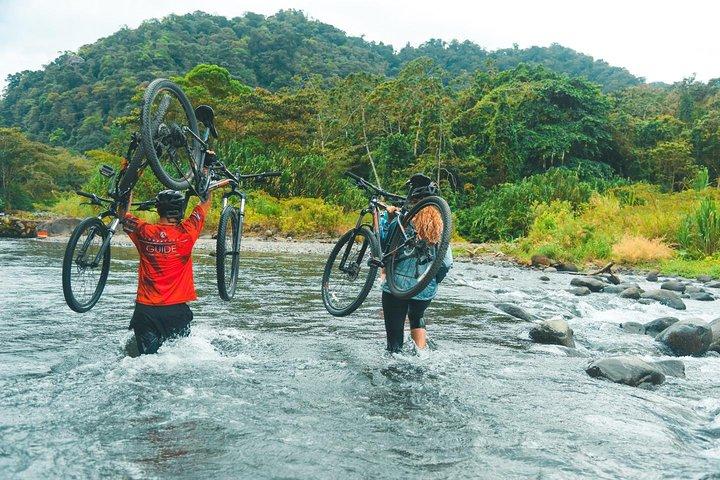 Mountain Bike Lago Arenal e strade secondarie del vulcano
