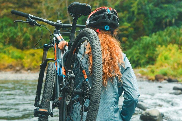 Mountain Bike Lago Arenal e strade secondarie del vulcano