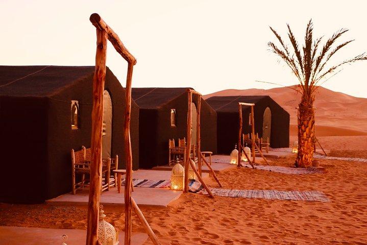 Merzouga: overnachting in luxe woestijnkamp met kameelrit, maaltijden en sandboarden