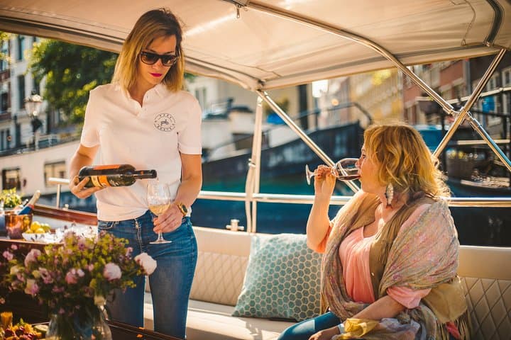 The Ultimate Amsterdam Canal Cruise - 2hr - Small Group with Drinks & Snacks