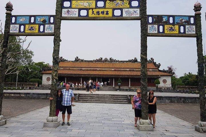 Hue City heldagstur med båttur på Perfume River och lunch