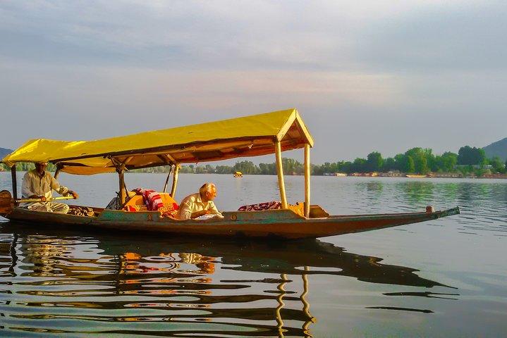 Srinagar- transfers+hotell+sightseeing