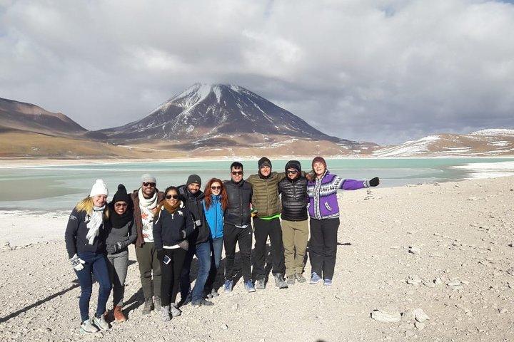 Tour 3 Días Salar de Uyuni, Atardecer y Fotos Divertidas