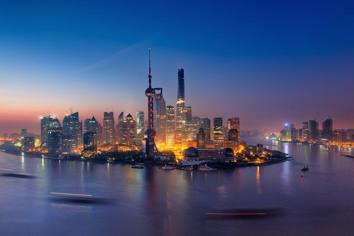 Private Shanghai Night River Cruise und Hot Pot Dining Experience