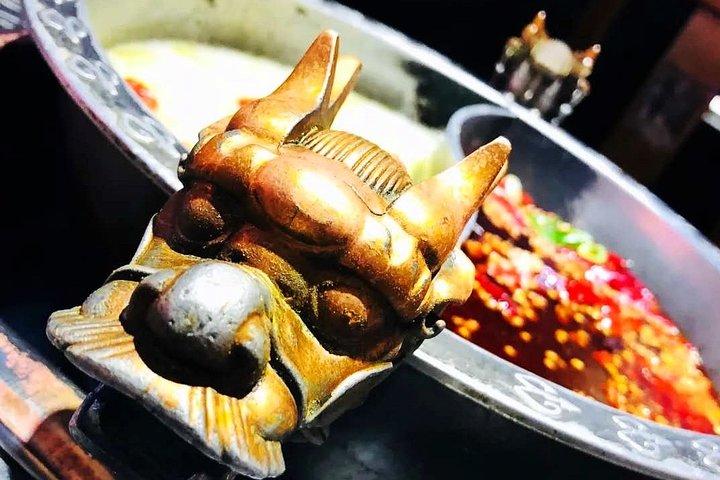 Private Shanghai Night River Cruise und Hot Pot Dining Experience