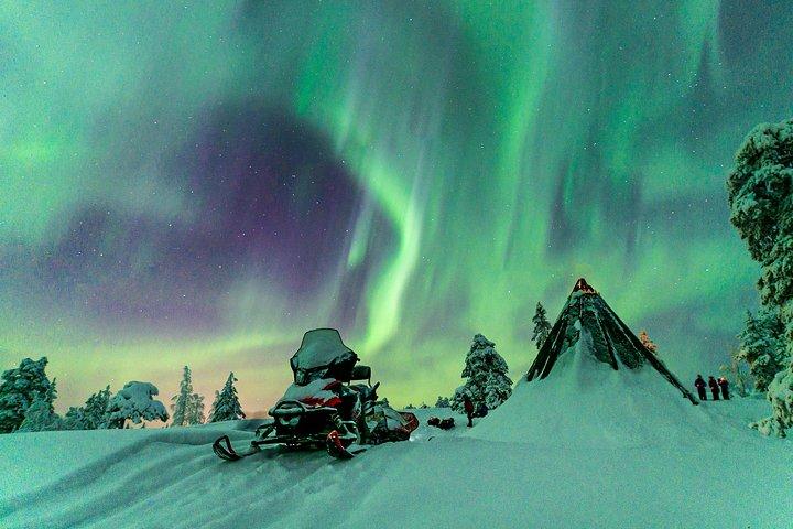 Jæger nordlys af Snowmobile - Rovaniemi