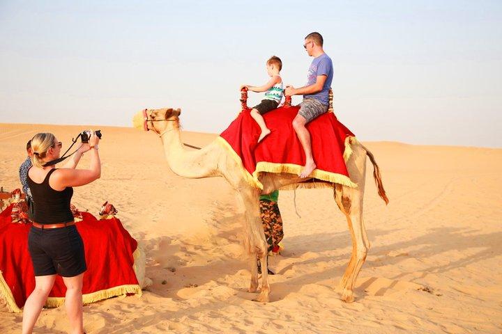 Dubai Desert Safari con 4x4 Dune Bashing e cena barbecue