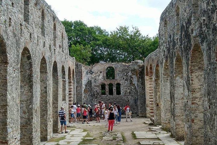 3 - Dia Albanian Castles & Riviera Tour a partir de Tirana (Car & Driver)