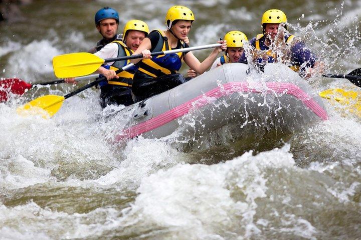 Zipline Canopy & Whitewater Rafting Tour. Tour privato