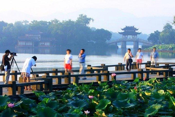 Excursion privée personnalisée d'une journée à Hangzhou au départ de Wuxi en train à grande vitesse
