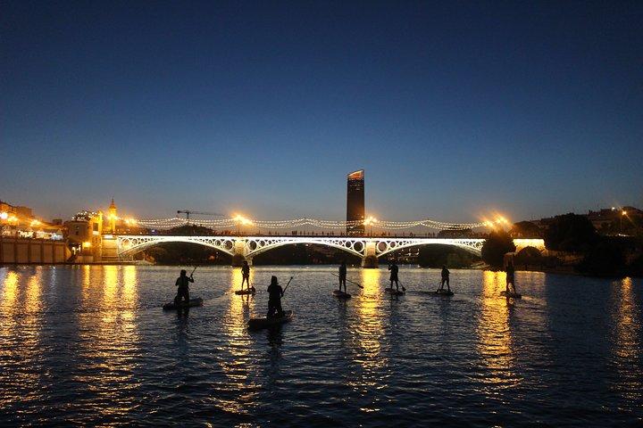 Sevilla: zonsondergang in peddelsurfen