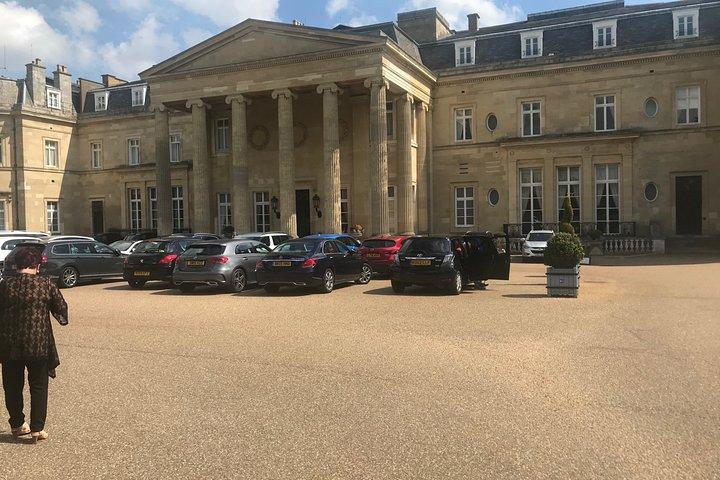 ストーンヘンジ経由でロンドン ヒースローからサウサンプトン クルーズ ターミナルへのプライベート送迎
