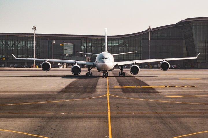 ハリッジ国際クルーズポートとロンドンガトウィック空港への/からのプライベートトランスファー