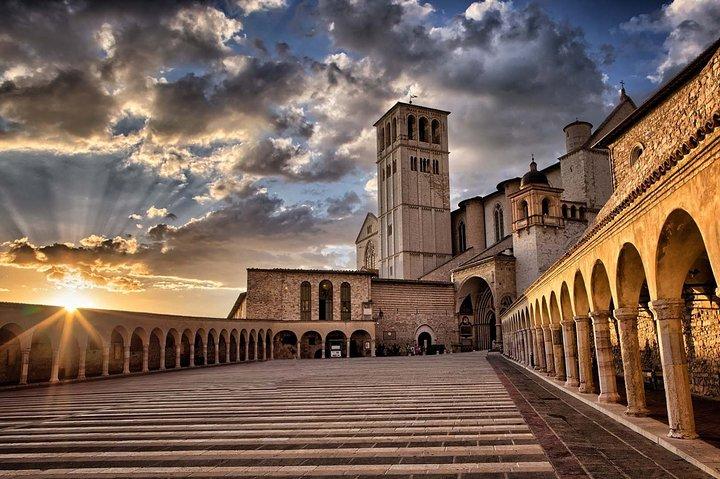 Assisi med gourmetlunch och vin heldag från Rom