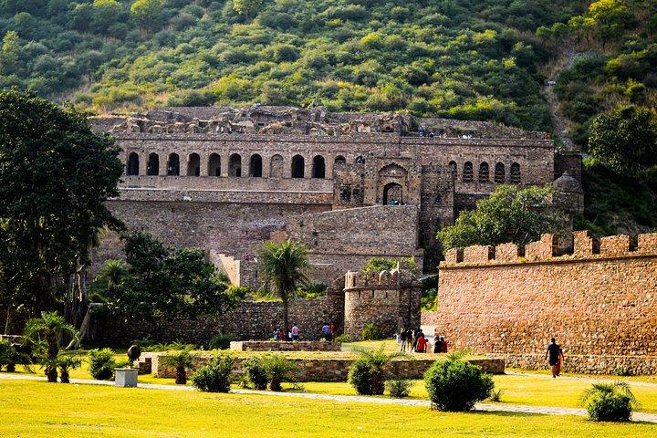 Gita guidata di un giorno ad Abhaneri e Bhangarh infestato da Jaipur