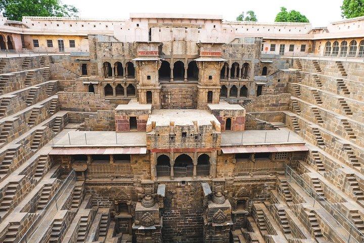 Gita guidata di un giorno ad Abhaneri e Bhangarh infestato da Jaipur