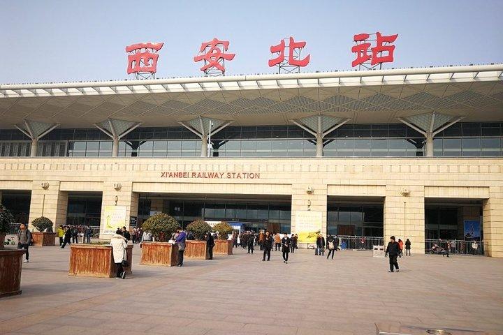 Transfer privado de chegada: Qualquer estação ferroviária de Xi'an para o Xi'an City Hotel