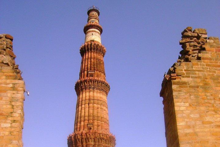 Explore Qutub Minar & Mehrauli Archaelogical Park with a Local Storyteller