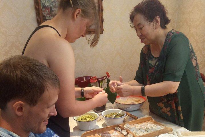 Private Xi'an Local Family Visit with Chinese Cuisine Cooking