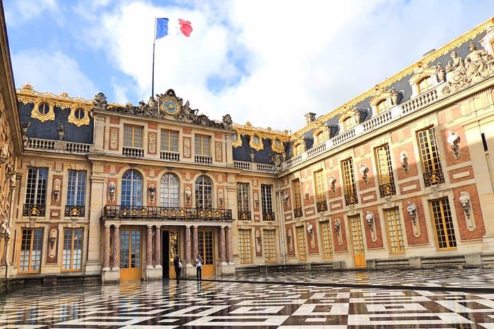 Versailles and Louvre Museum Access and Tour